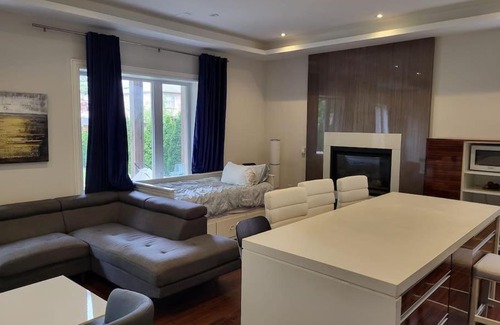 Willowdale Apartment | Spacious Modern Grand Floor 1, 2 or 3 bedroom (Unit Depending on the number of guests)