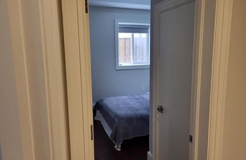 Willowdale Apartment | Spacious Modern Grand Floor 1, 2 or 3 bedroom (Unit Depending on the number of guests)