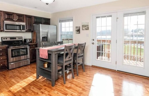 Bloomington House | Spacious Modern Home Near Campus
