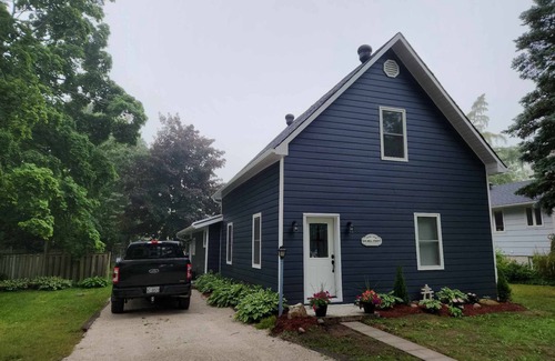 Port Elgin House | Spacious, modern home - 5 minute walk to Port Elgin beach & restaurants.