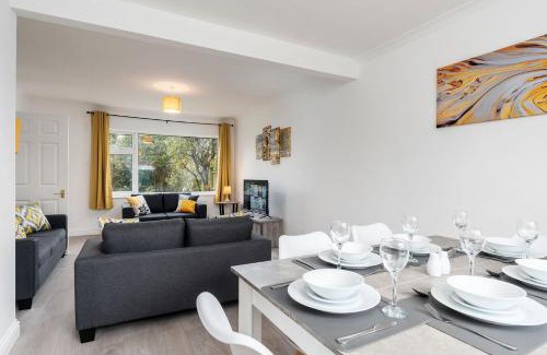 Todwick House | Spacious Modern Home in Sheffield