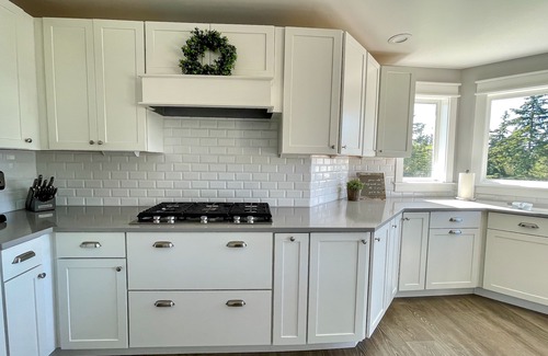 Eastsound House | Spacious & modern house with game room, outdoor firepit & peek-a-boo water views