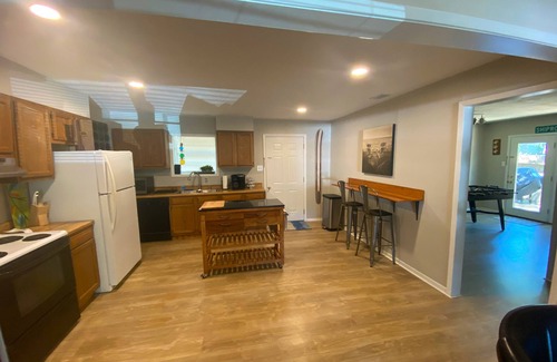 Gordonville House | Spacious Modern Lake Retreat w/Deck! Only a short Walk to Swimming and Fishing!