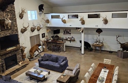 Grand Island Cabin | Spacious modern lodge outside of city