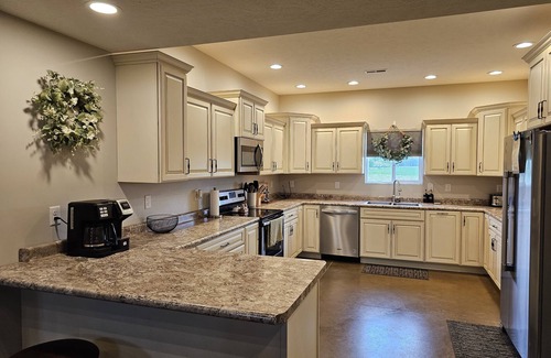 Grand Island Cabin | Spacious modern lodge outside of city