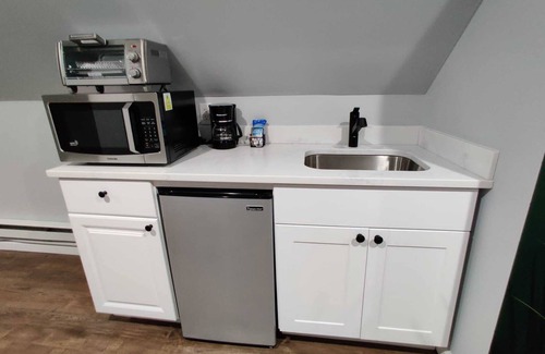 Bloomfield Apartment | Spacious modern loft apartment with private entrance close to NYC