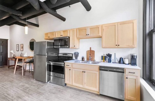 Downtown Spokane Apartment | Spacious Modern Loft with Downtown Views & WiFi