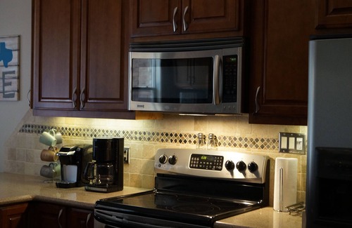 Leisure Land House | Spacious & Modern! Luxury Lakefront Getaway! WIFI included. NEW boat dock
