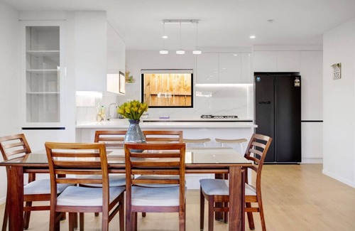 Papatoetoe House | Spacious Modern Home near Airport and Manukau City