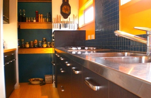 Raumati South House | Spacious! Modern! Funky! Relax in retro style! Walk to beach & 2 cute villages!