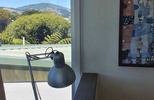 Raumati South House | Spacious! Modern! Funky! Relax in retro style! Walk to beach & 2 cute villages!