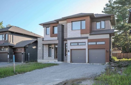 Severn House | Spacious Modern Orillia Family Retreat