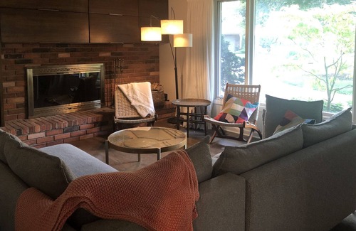 Ann Arbor House | Spacious Modern Retreat and Walk to the Big House