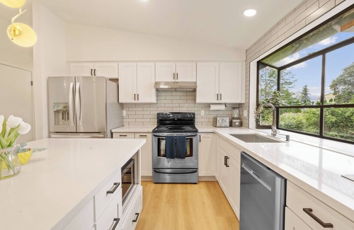 Paine Field-Lake Stickney House | Spacious Modern Retreat w Game Room and Yard