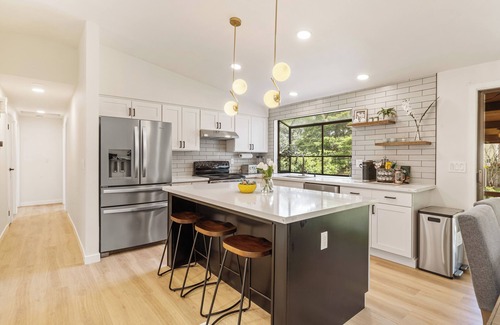 Paine Field-Lake Stickney House | Spacious Modern Retreat w Game Room and Yard