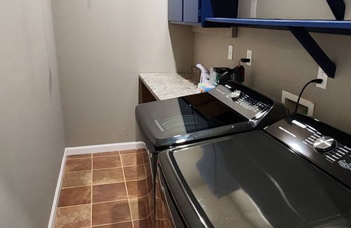 Savannah House | Spacious, Modern, Retreat 4BD, 3BA, inbetween downtown Savannah and Tybee Island