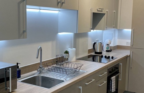 Wall End Apartment | Spacious modern studio apartment in London