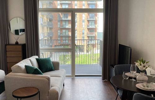 Wall End Apartment | Spacious modern studio apartment in London