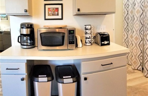 Puyallup House | Spacious Modern Townhouse Centrally located with private backyard + park.