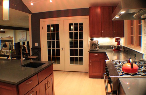 New Marlborough House | Spacious, Modern House 5 Bedrooms, 2.5 Bathrooms, Sleep 12 on small horse farm.