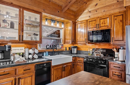 Running Springs Cabin | Spacious, Modern Mountain Cabin with Hot Tub