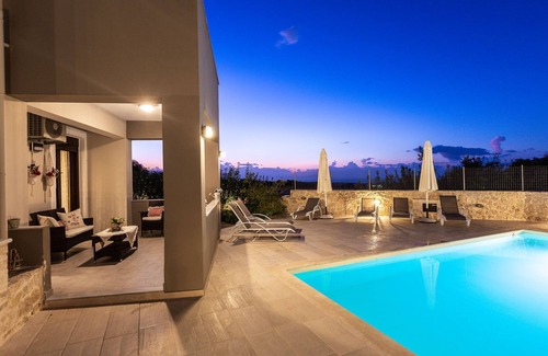 Skouloufia Villa | Spacious Modern Villa with Pool and Amazing View!