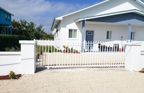 Nassau Villa | Spacious Modern Villa Near Ocean & Palm Cay Marina