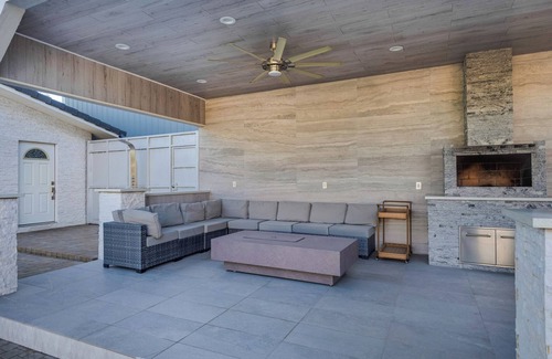 Spring Valley House | Spacious Modern Villa in fantastic Las Vegas with SAUNA+fire pit+pool+spa