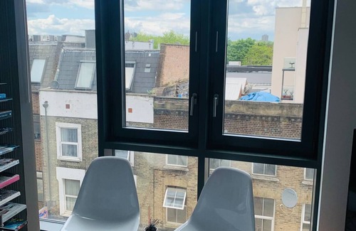 Finsbury Park Apartment | Spacious Modern Well-furnished 2 bdrm flat, 2 mins from train station, 4-5 pple