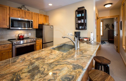 Copper Mountain Village Condo | Spacious, Mountain Chic, Close to Ski Lift 1 bedroom