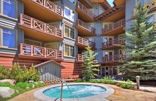 Copper Mountain Village Condo | Spacious, Mountain Chic, Close to Ski Lift 1 bedroom