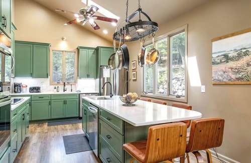McGaheysville Cabin | Spacious Mountain Escape- Unplug, Unwind, and Reconnect in Tranquil Surroundings