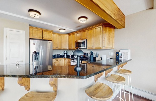 Edwards Condo | Spacious mountain retreat minutes from Beavercreek w/shared pool/hot tub & patio