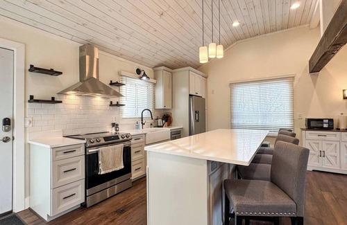 East Haven  Rutland County House | Spacious Mountain Retreat–Near Killington & Downtown