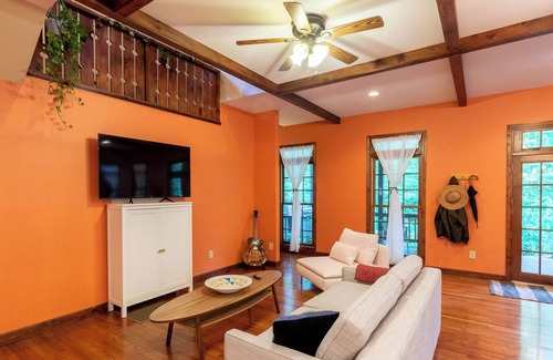 Almond Condo | Spacious Mountain Retreat w/ Stunning Views near Bryson City and Fontana Lake