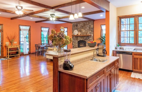 Almond Condo | Spacious Mountain Retreat w/ Stunning Views near Bryson City and Fontana Lake