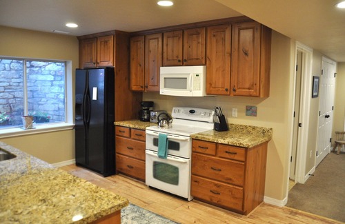 Sandy House | Spacious Mountain Retreat, 15 minutes to world class skiing at Alta & Snowbird