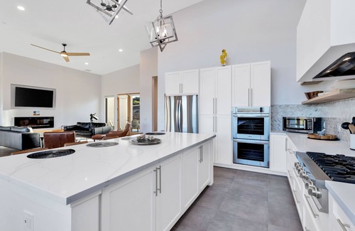 Yucca Valley House | Spacious mountain view dog-friendly house with grill, fireplace, W/D, & kitchen