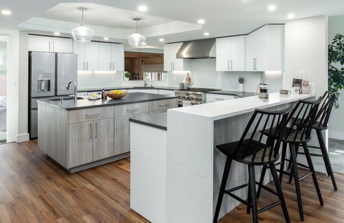 Stowe Area House | Spacious Mountain View Home - Hot Tub, Pool, Firepit, Gym - Perfect for families