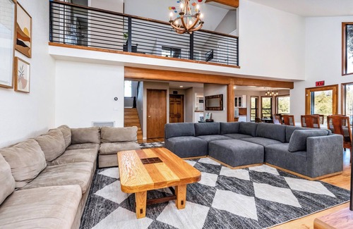 Oakhurst House | Spacious Mountain View Home - Pool, Spa, Game Room & Stunning Views [Sleeps 16]