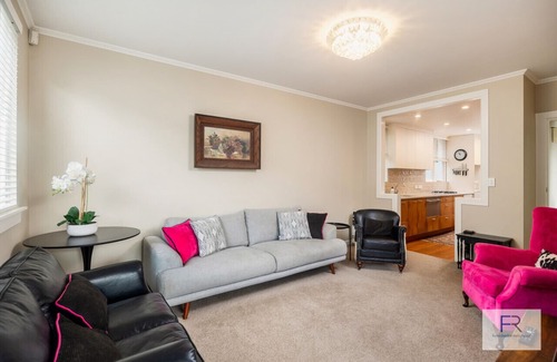 Mount Eden Apartment | Spacious Mt Eden Apartment