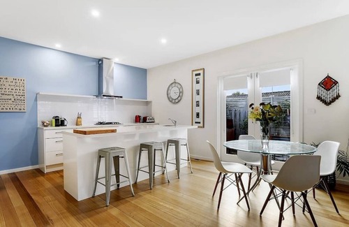 Mount Eliza House | Spacious Mt Eliza home with Private Garden