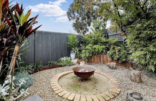 Mount Eliza House | Spacious Mt Eliza home with Private Garden