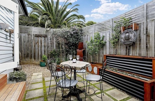Mount Eliza House | Spacious Mt Eliza home with Private Garden