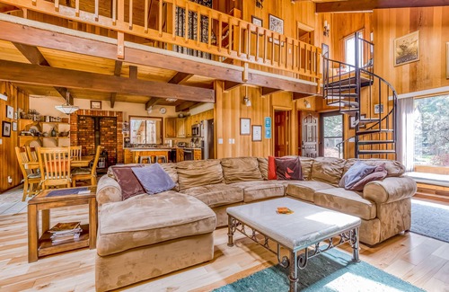 Mount Hood Village Cabin | Spacious Mt. Hood lodge with shared pool, private backyard and private hot tub