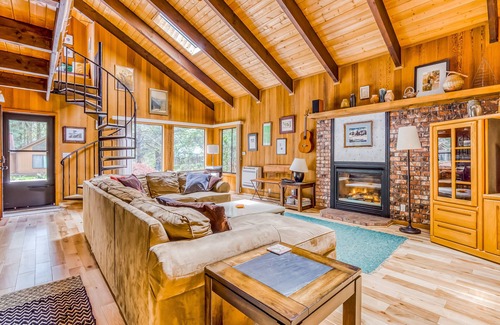 Mount Hood Village Cabin | Spacious Mt. Hood lodge with shared pool, private backyard and private hot tub