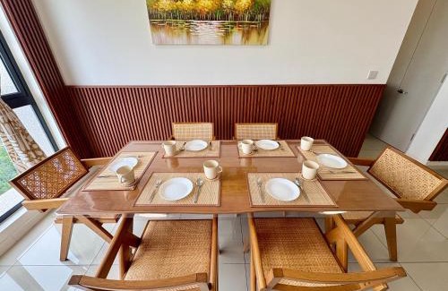 Putrajaya Apartment | Spacious Muji Homestay with IOI Mall & KL View