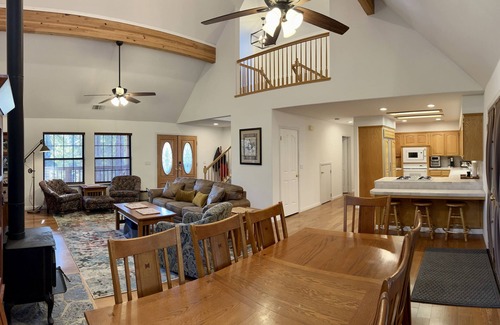 Granite Ridge Cabin | Spacious Multi Family/Group Cabin - 5min to lake and 1/2hr to skiing!