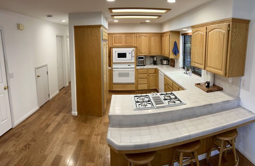 Granite Ridge Cabin | Spacious Multi Family/Group Cabin - 5min to lake and 1/2hr to skiing!