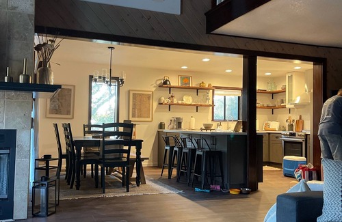 Springville House | Spacious Multi Family Mountain Home.